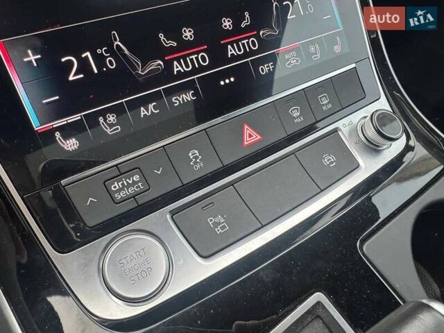 Серый Ауди Q8, объемом двигателя 3 л и пробегом 65 тыс. км за 51990 $, фото 26 на Automoto.ua