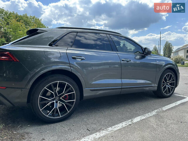 Серый Ауди Q8, объемом двигателя 3 л и пробегом 17 тыс. км за 59900 $, фото 3 на Automoto.ua