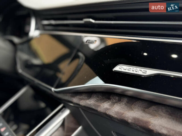 Сірий Ауді Q8, об'ємом двигуна 3 л та пробігом 62 тис. км за 63000 $, фото 29 на Automoto.ua