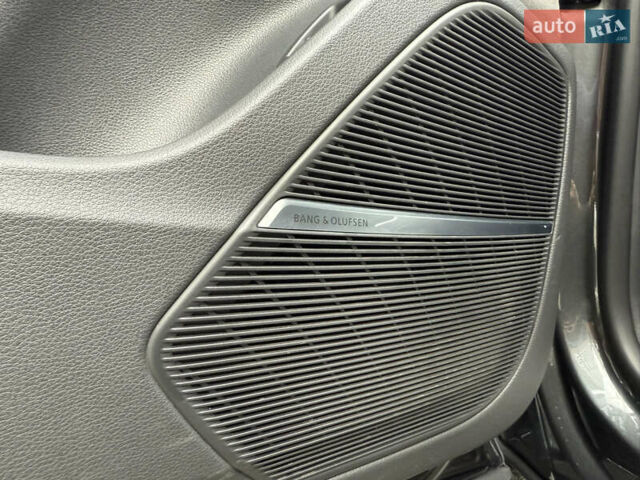 Серый Ауди Q8, объемом двигателя 2.97 л и пробегом 74 тыс. км за 72999 $, фото 14 на Automoto.ua