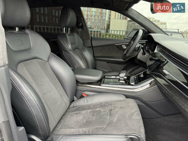 Серый Ауди Q8, объемом двигателя 2.97 л и пробегом 74 тыс. км за 72999 $, фото 28 на Automoto.ua