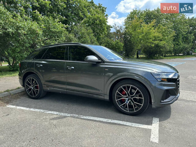 Серый Ауди Q8, объемом двигателя 3 л и пробегом 17 тыс. км за 59900 $, фото 2 на Automoto.ua
