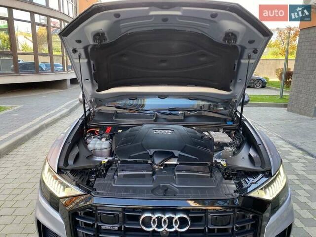 Серый Ауди Q8, объемом двигателя 3 л и пробегом 61 тыс. км за 63000 $, фото 102 на Automoto.ua
