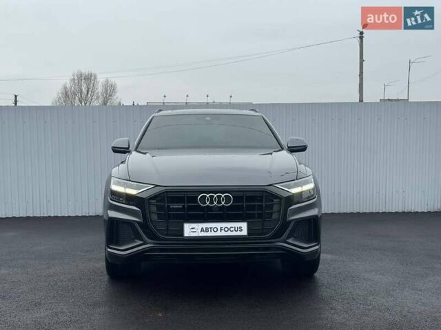 Серый Ауди Q8, объемом двигателя 3 л и пробегом 65 тыс. км за 51990 $, фото 2 на Automoto.ua