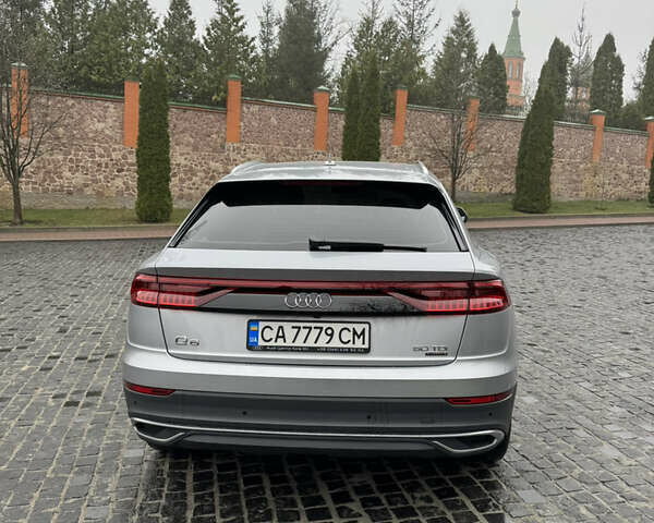 Сірий Ауді Q8, об'ємом двигуна 2.97 л та пробігом 73 тис. км за 57500 $, фото 4 на Automoto.ua
