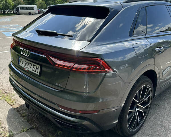 Серый Ауди Q8, объемом двигателя 3 л и пробегом 17 тыс. км за 59900 $, фото 4 на Automoto.ua