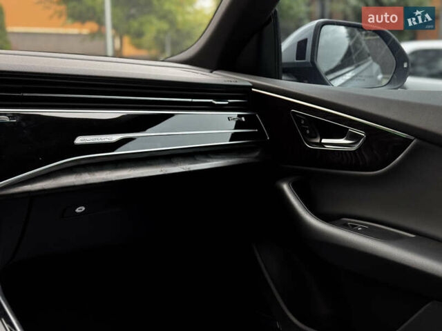 Сірий Ауді Q8, об'ємом двигуна 3 л та пробігом 62 тис. км за 63000 $, фото 32 на Automoto.ua