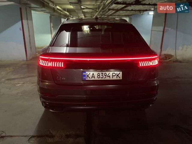 Сірий Ауді Q8, об'ємом двигуна 3 л та пробігом 11 тис. км за 69600 $, фото 30 на Automoto.ua