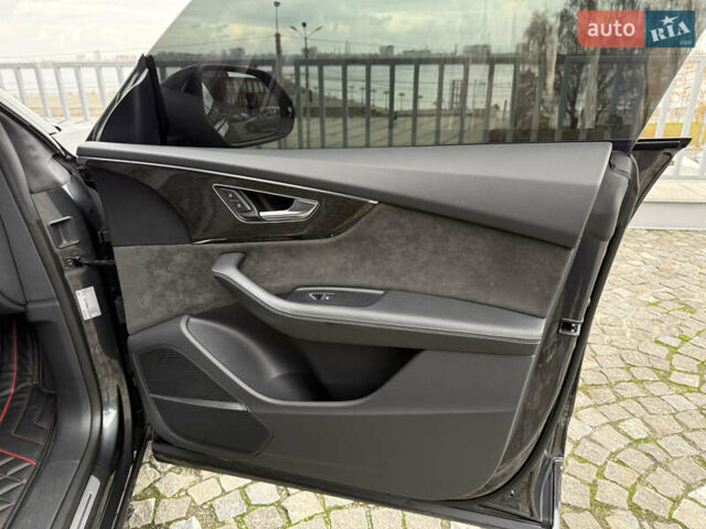 Серый Ауди Q8, объемом двигателя 2.97 л и пробегом 74 тыс. км за 72999 $, фото 27 на Automoto.ua