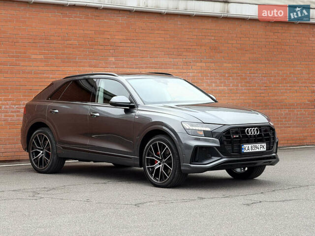 Сірий Ауді Q8, об'ємом двигуна 3 л та пробігом 11 тис. км за 60900 $, фото 2 на Automoto.ua