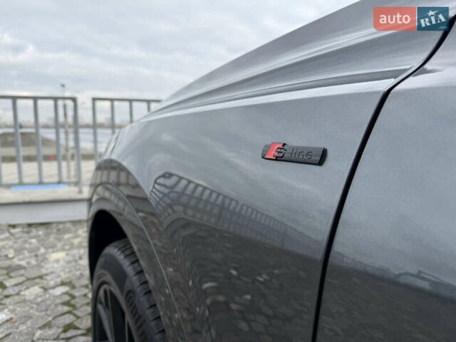 Серый Ауди Q8, объемом двигателя 2.97 л и пробегом 74 тыс. км за 72999 $, фото 9 на Automoto.ua