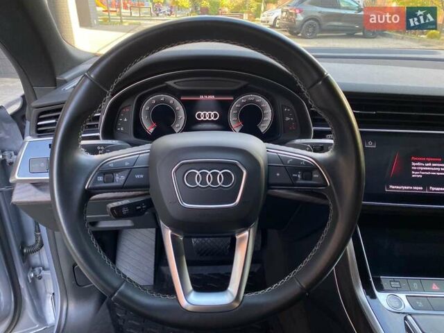 Серый Ауди Q8, объемом двигателя 3 л и пробегом 61 тыс. км за 63000 $, фото 60 на Automoto.ua