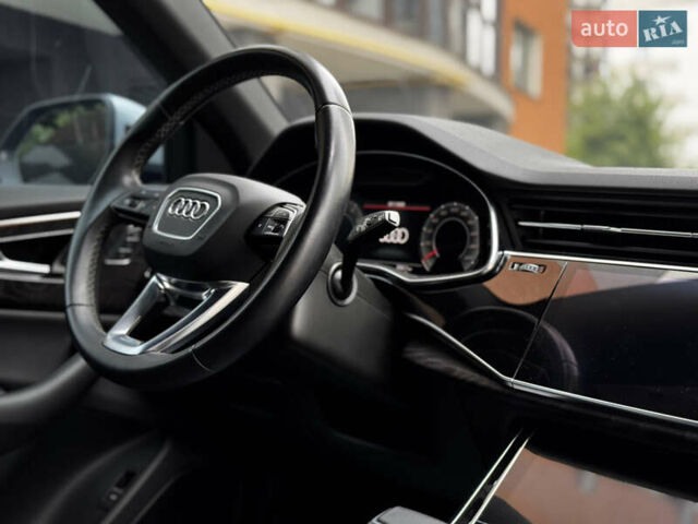 Сірий Ауді Q8, об'ємом двигуна 3 л та пробігом 62 тис. км за 63000 $, фото 26 на Automoto.ua