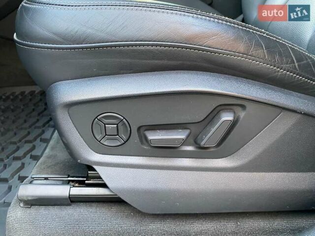 Серый Ауди Q8, объемом двигателя 3 л и пробегом 61 тыс. км за 63000 $, фото 61 на Automoto.ua