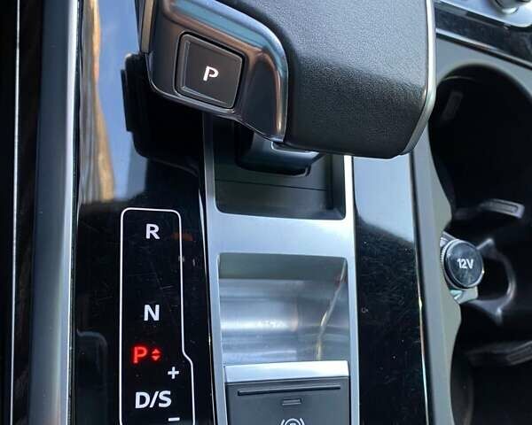 Серый Ауди Q8, объемом двигателя 3 л и пробегом 61 тыс. км за 63000 $, фото 73 на Automoto.ua