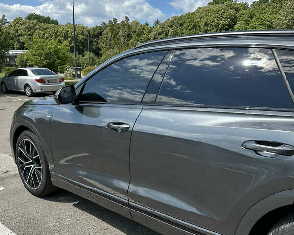 Серый Ауди Q8, объемом двигателя 3 л и пробегом 17 тыс. км за 59900 $, фото 7 на Automoto.ua