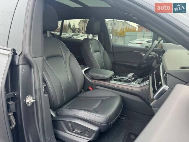 Серый Ауди Q8, объемом двигателя 3 л и пробегом 65 тыс. км за 51990 $, фото 11 на Automoto.ua