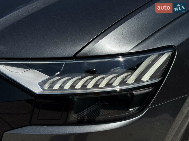 Серый Ауди Q8, объемом двигателя 3 л и пробегом 142 тыс. км за 75000 $, фото 12 на Automoto.ua