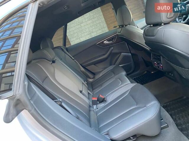 Серый Ауди Q8, объемом двигателя 3 л и пробегом 61 тыс. км за 63000 $, фото 93 на Automoto.ua
