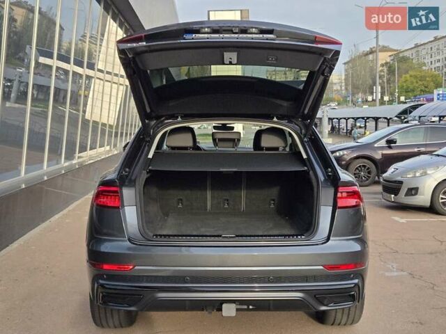 Серый Ауди Q8, объемом двигателя 3 л и пробегом 11 тыс. км за 67900 $, фото 41 на Automoto.ua