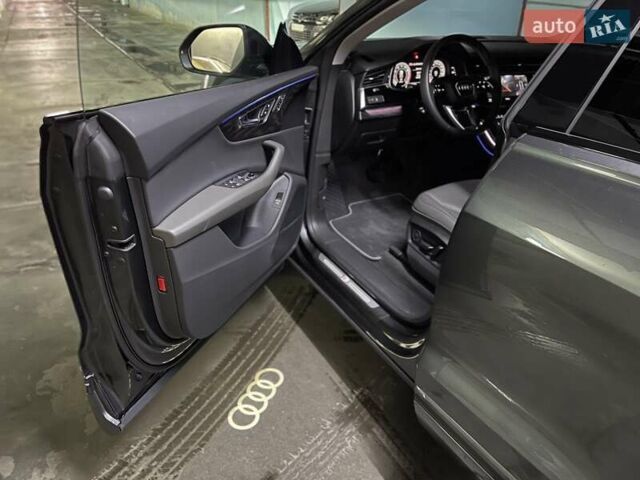 Сірий Ауді Q8, об'ємом двигуна 3 л та пробігом 11 тис. км за 69600 $, фото 32 на Automoto.ua
