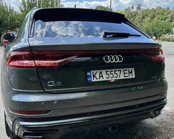 Серый Ауди Q8, объемом двигателя 3 л и пробегом 17 тыс. км за 59900 $, фото 5 на Automoto.ua