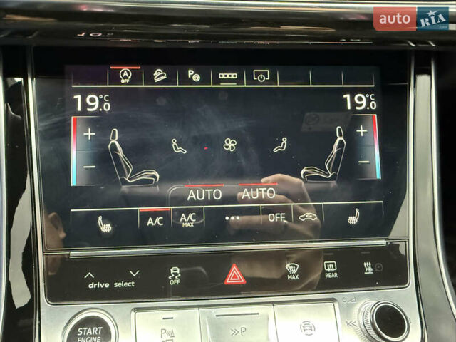 Серый Ауди Q8, объемом двигателя 2.97 л и пробегом 74 тыс. км за 72999 $, фото 40 на Automoto.ua