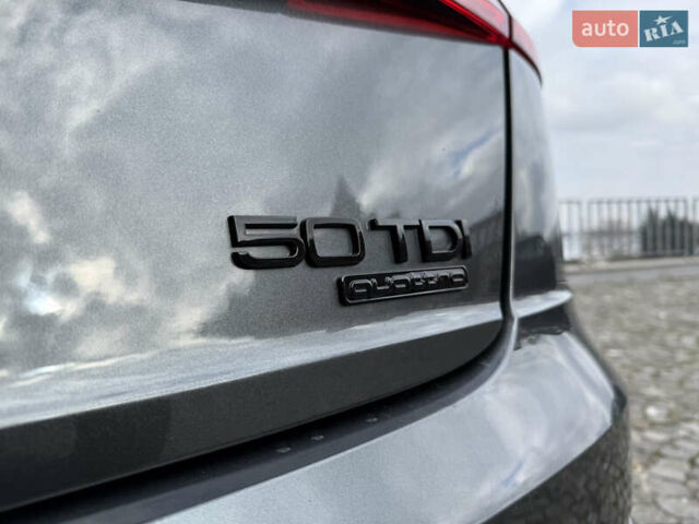 Серый Ауди Q8, объемом двигателя 2.97 л и пробегом 74 тыс. км за 72999 $, фото 8 на Automoto.ua