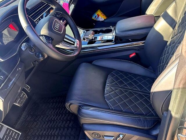 Серый Ауди Q8, объемом двигателя 4 л и пробегом 42 тыс. км за 77000 $, фото 4 на Automoto.ua