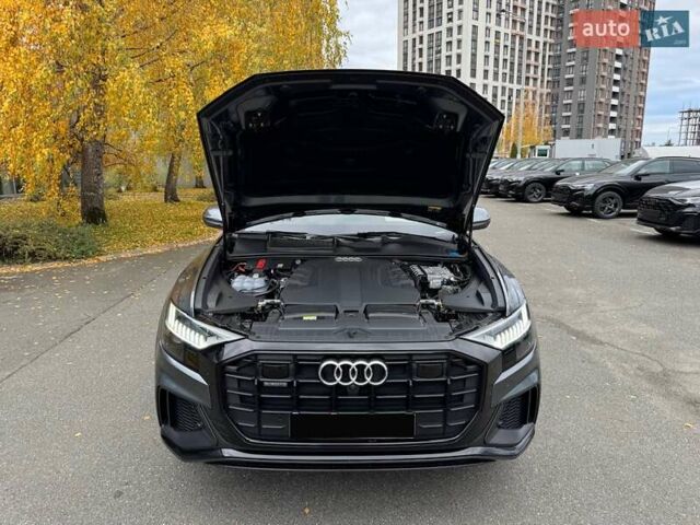 Серый Ауди Q8, объемом двигателя 3 л и пробегом 20 тыс. км за 87000 $, фото 3 на Automoto.ua