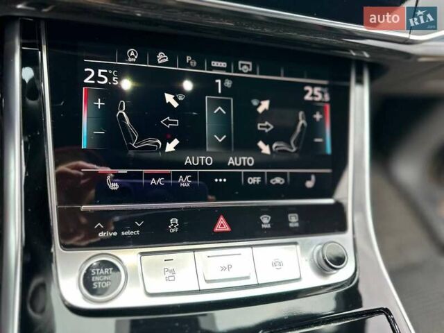Сірий Ауді Q8, об'ємом двигуна 3 л та пробігом 165 тис. км за 57900 $, фото 22 на Automoto.ua