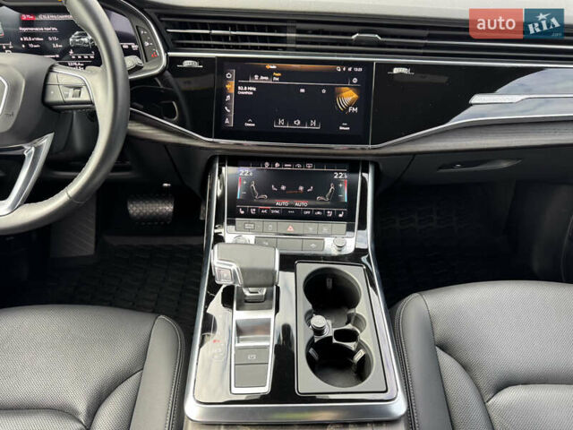 Ауді Q8 2021 у Києві на Automoto.ua Сірий Ауді Q8, об'ємом двигуна 3 л та пробігом 25 тис. км за 73000 $, фото 28 на Automoto.ua