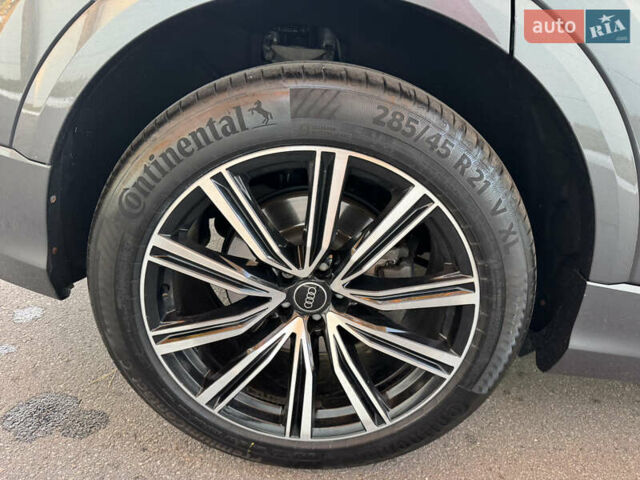 Серый Ауди Q8, объемом двигателя 3 л и пробегом 90 тыс. км за 68500 $, фото 95 на Automoto.ua