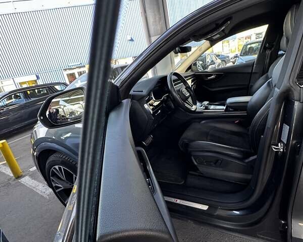 Серый Ауди Q8, объемом двигателя 2.97 л и пробегом 103 тыс. км за 62000 $, фото 29 на Automoto.ua