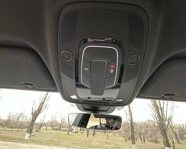 Сірий Ауді Q8, об'ємом двигуна 3 л та пробігом 165 тис. км за 57900 $, фото 12 на Automoto.ua