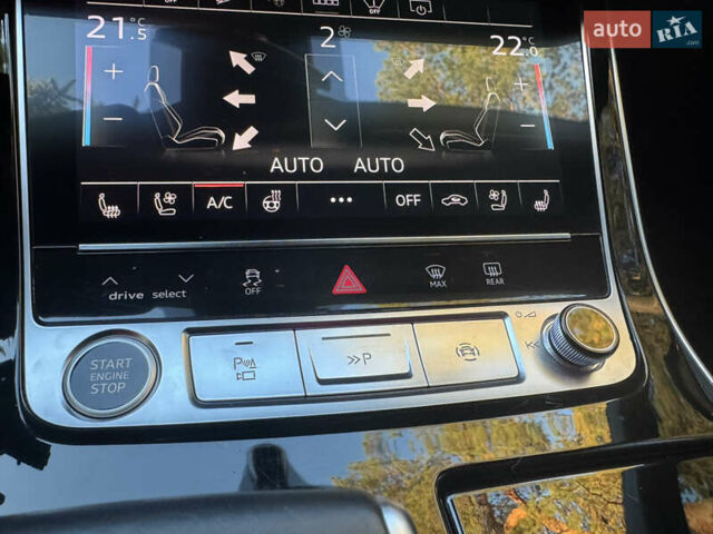 Серый Ауди Q8, объемом двигателя 3 л и пробегом 90 тыс. км за 68500 $, фото 89 на Automoto.ua