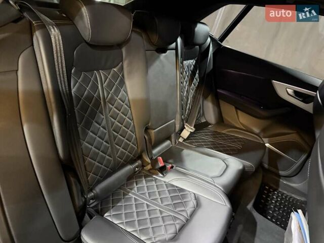 Серый Ауди Q8, объемом двигателя 2.97 л и пробегом 125 тыс. км за 67777 $, фото 47 на Automoto.ua