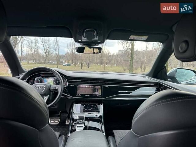 Сірий Ауді Q8, об'ємом двигуна 3 л та пробігом 165 тис. км за 57900 $, фото 25 на Automoto.ua