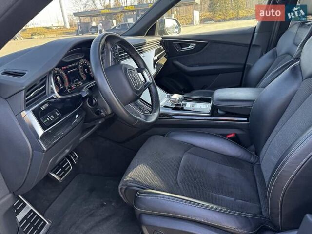 Серый Ауди Q8, объемом двигателя 2.97 л и пробегом 103 тыс. км за 62000 $, фото 24 на Automoto.ua
