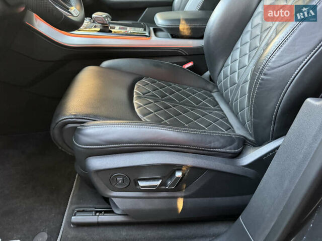 Серый Ауди Q8, объемом двигателя 3 л и пробегом 90 тыс. км за 68500 $, фото 46 на Automoto.ua