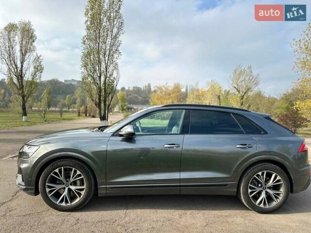 Ауді Q8 2021 у Кам'янське (Дніпродзержинськ) на Automoto.ua Сірий Ауді Q8, об'ємом двигуна 2.97 л та пробігом 165 тис. км за 53999 $, фото 1 на Automoto.ua