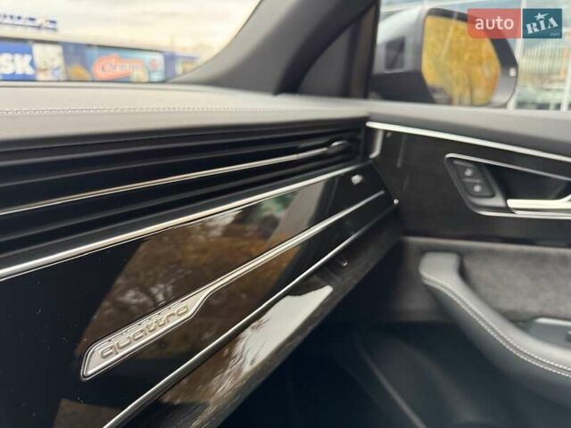 Серый Ауди Q8, объемом двигателя 3 л и пробегом 20 тыс. км за 87000 $, фото 76 на Automoto.ua