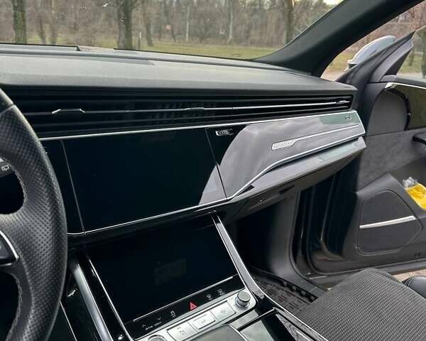 Сірий Ауді Q8, об'ємом двигуна 3 л та пробігом 165 тис. км за 57900 $, фото 21 на Automoto.ua