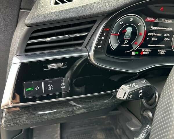 Ауді Q8 2021 у Кам'янське (Дніпродзержинськ) на Automoto.ua Сірий Ауді Q8, об'ємом двигуна 2.97 л та пробігом 165 тис. км за 53999 $, фото 15 на Automoto.ua
