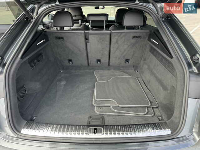 Ауді Q8 2021 у Києві на Automoto.ua Сірий Ауді Q8, об'ємом двигуна 3 л та пробігом 25 тис. км за 73000 $, фото 35 на Automoto.ua