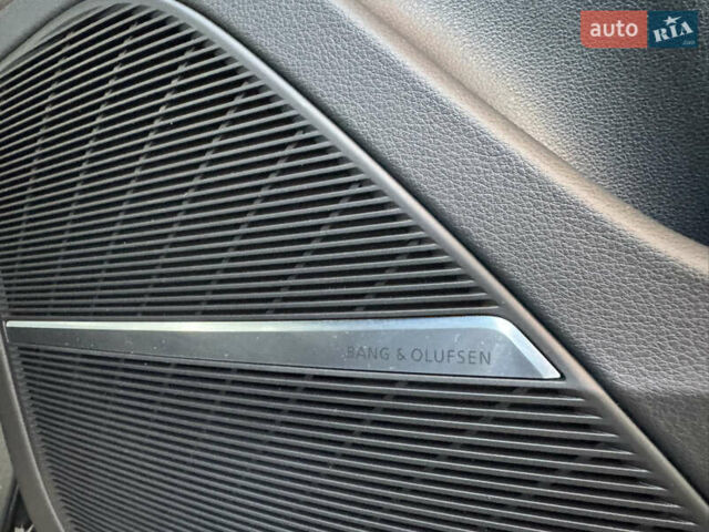 Серый Ауди Q8, объемом двигателя 3 л и пробегом 90 тыс. км за 68500 $, фото 71 на Automoto.ua