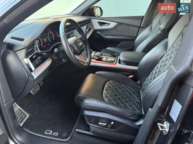 Сірий Ауді Q8, об'ємом двигуна 2.97 л та пробігом 89 тис. км за 70000 $, фото 58 на Automoto.ua