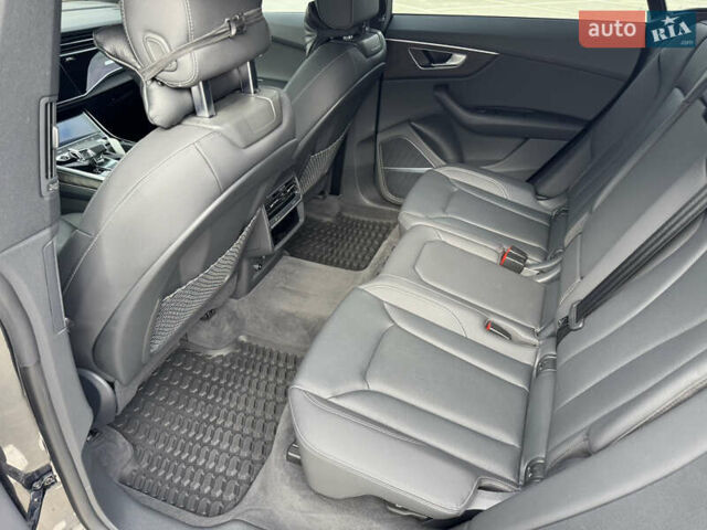 Ауді Q8 2021 у Києві на Automoto.ua Сірий Ауді Q8, об'ємом двигуна 3 л та пробігом 25 тис. км за 73000 $, фото 41 на Automoto.ua