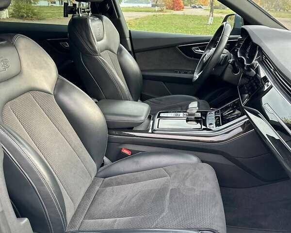 Ауді Q8 2021 у Кам'янське (Дніпродзержинськ) на Automoto.ua Сірий Ауді Q8, об'ємом двигуна 2.97 л та пробігом 165 тис. км за 53999 $, фото 12 на Automoto.ua