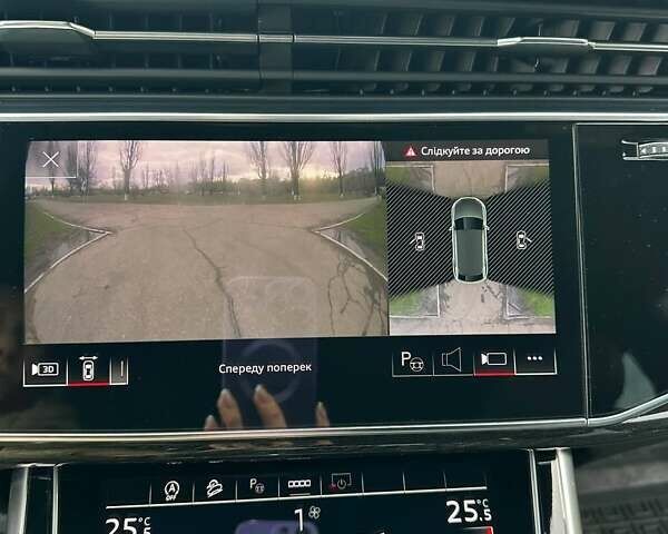 Сірий Ауді Q8, об'ємом двигуна 3 л та пробігом 165 тис. км за 57900 $, фото 15 на Automoto.ua